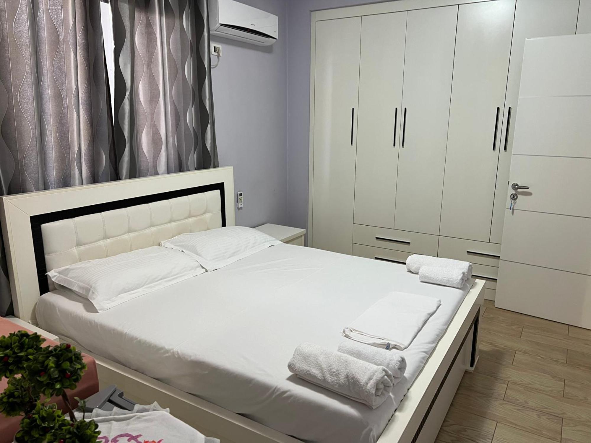 Golden Apartment Sarandë Exterior foto