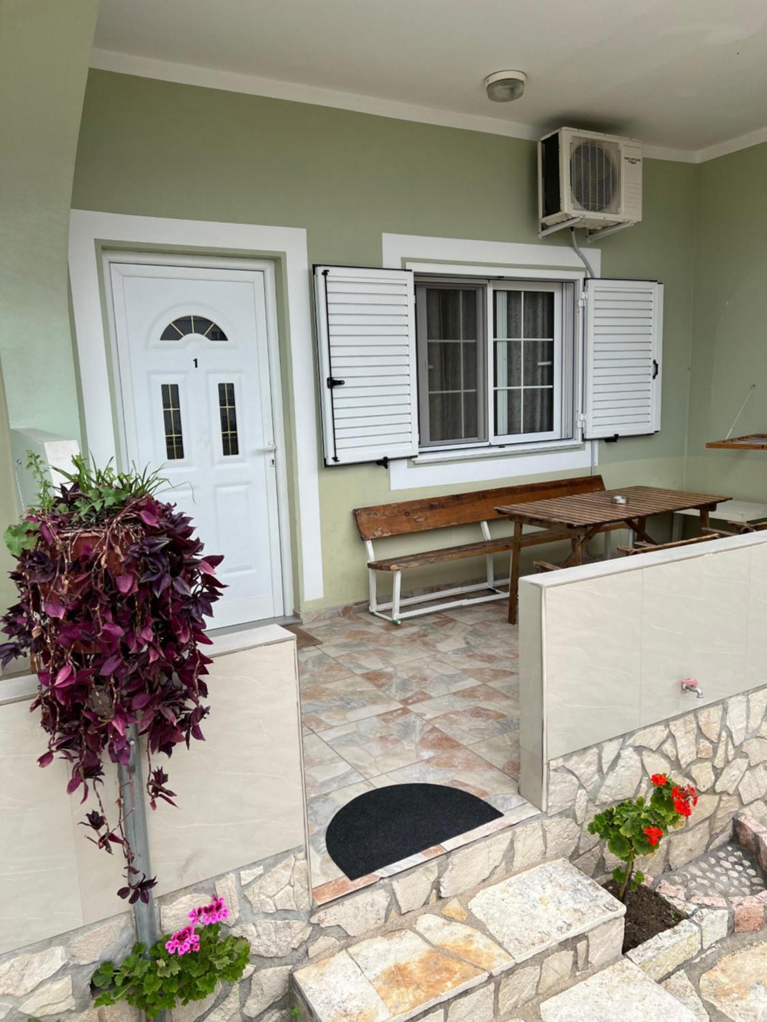 Golden Apartment Sarandë Exterior foto